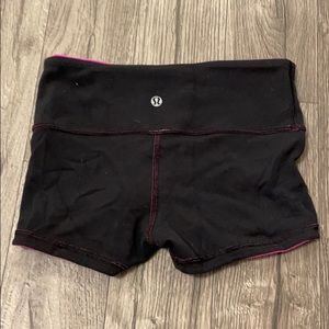Lululemon Reversible Shorts Black/Pink Size 2